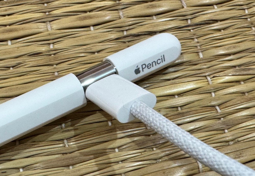 Apple Pencil (USB-C): Pixel-Perfect Precision, Tilt Sensitivity, USB-C Compatible